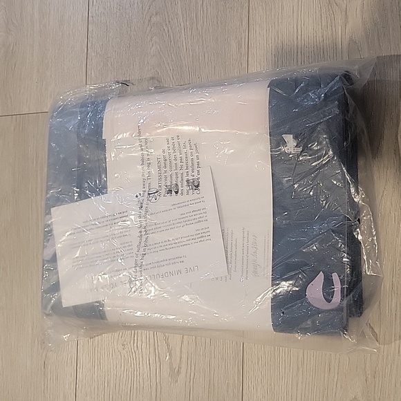 100% new Anthropologie Travel Yoga Mat - Picture 3 of 3